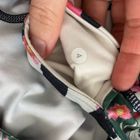 Lululemon Floral Stripe Print Wunder Under Crop Leggings Size 4 - Picture 2 of 4